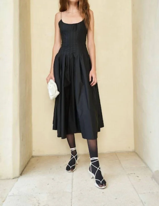 Chic And Edgy Naomi Dress In Black