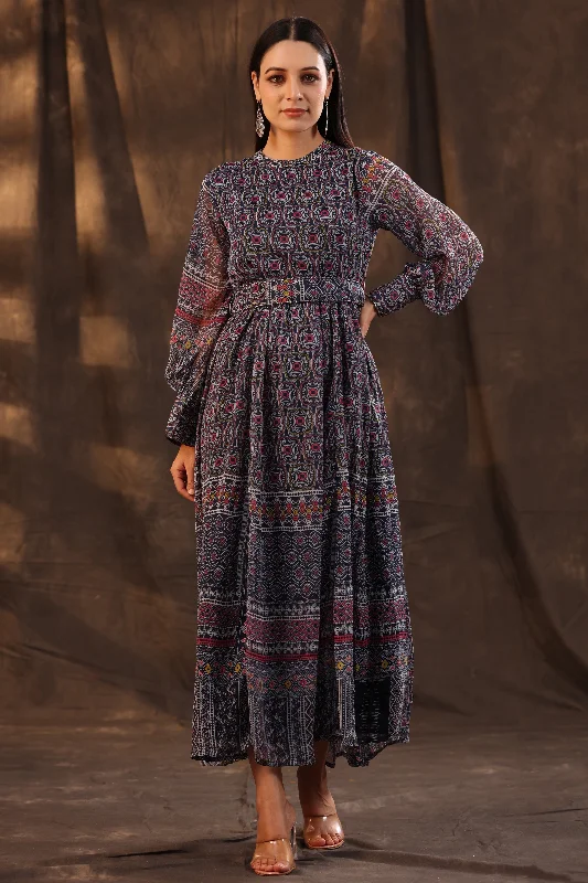 Outfits For Women Juniper Navy Blue Geometric Printed Chiffon Flared Maxi Dress With Buttons. Outfits For Women Juniper Navy Blue Geometric Printed Chiffon Flared Maxi Dress With Buttons.